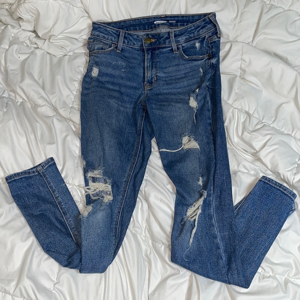 Old Navy ripped skinny jeans Size: 2